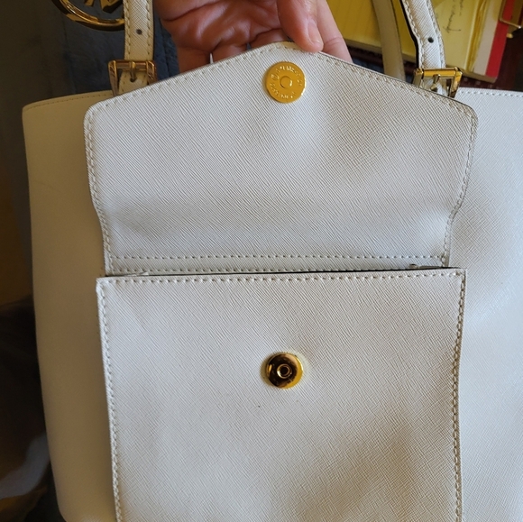 MICHAEL KORS Elegant White Tote Bag - Picture 2 of 8